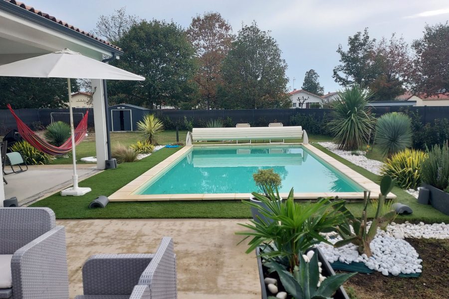 Piscine et jardin